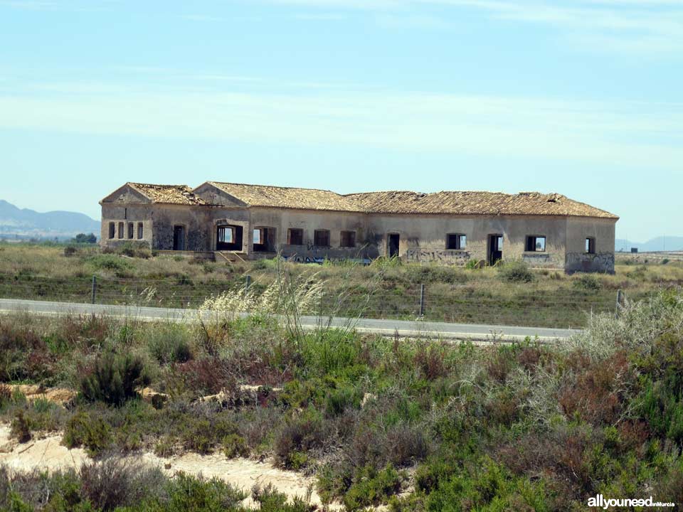 Marina del Carmolí. Barracón militar abandonado
